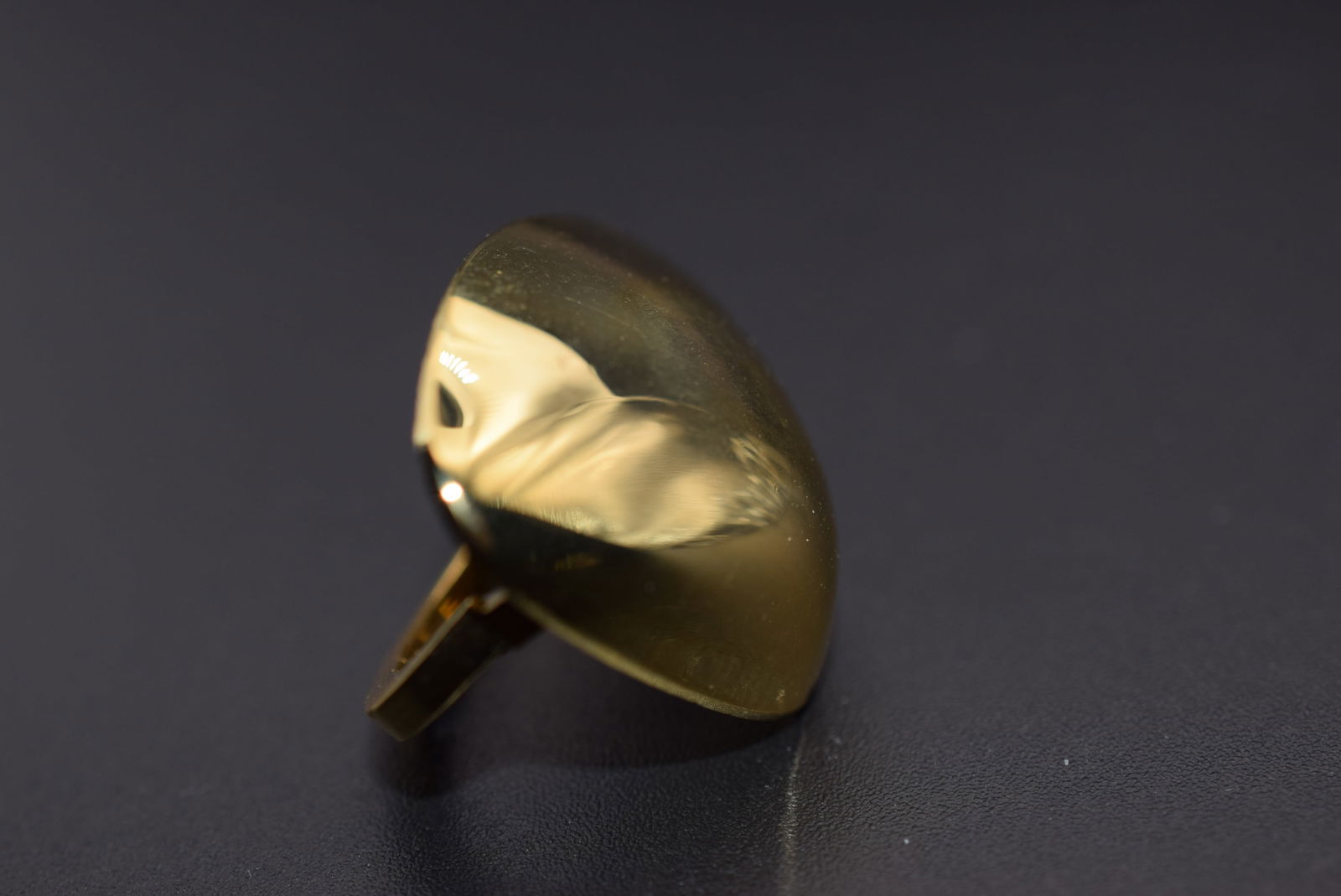 Simple Modernist Vintage Scarf Clip Lot# DG 31: Simple Modernist Vintage Scarf Clip measures 1 3/8" x 1 1/8"