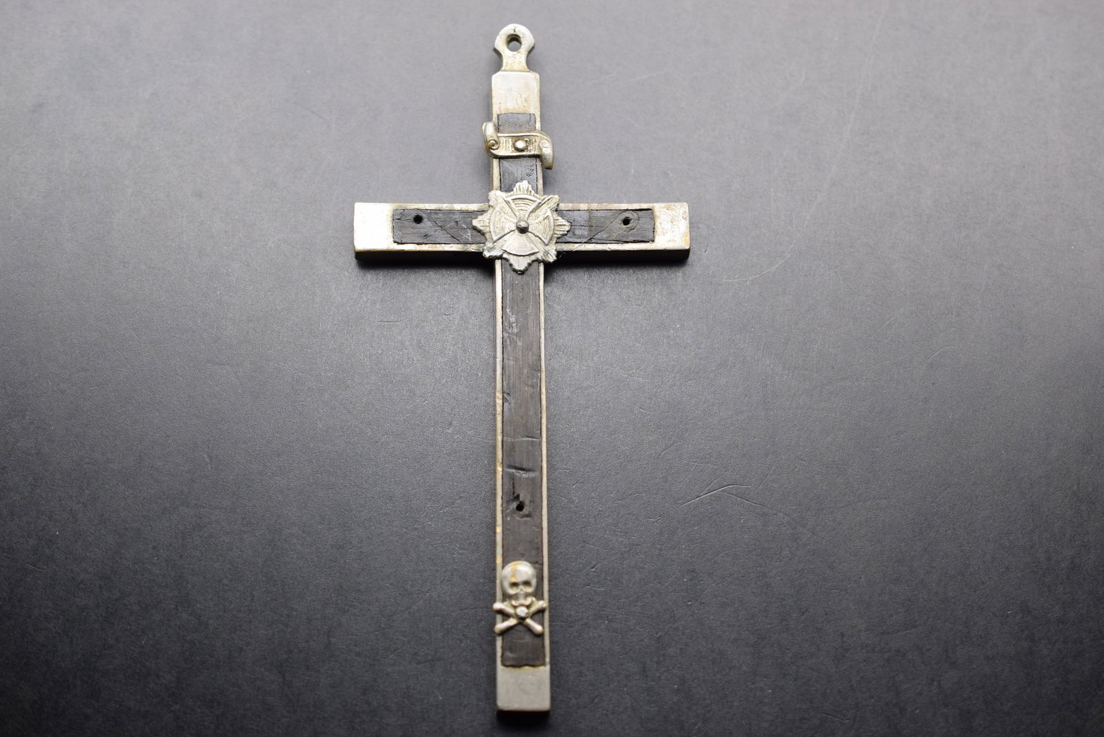 Cross Wood memento Mori Vintage Lot 42 (1 of 5)