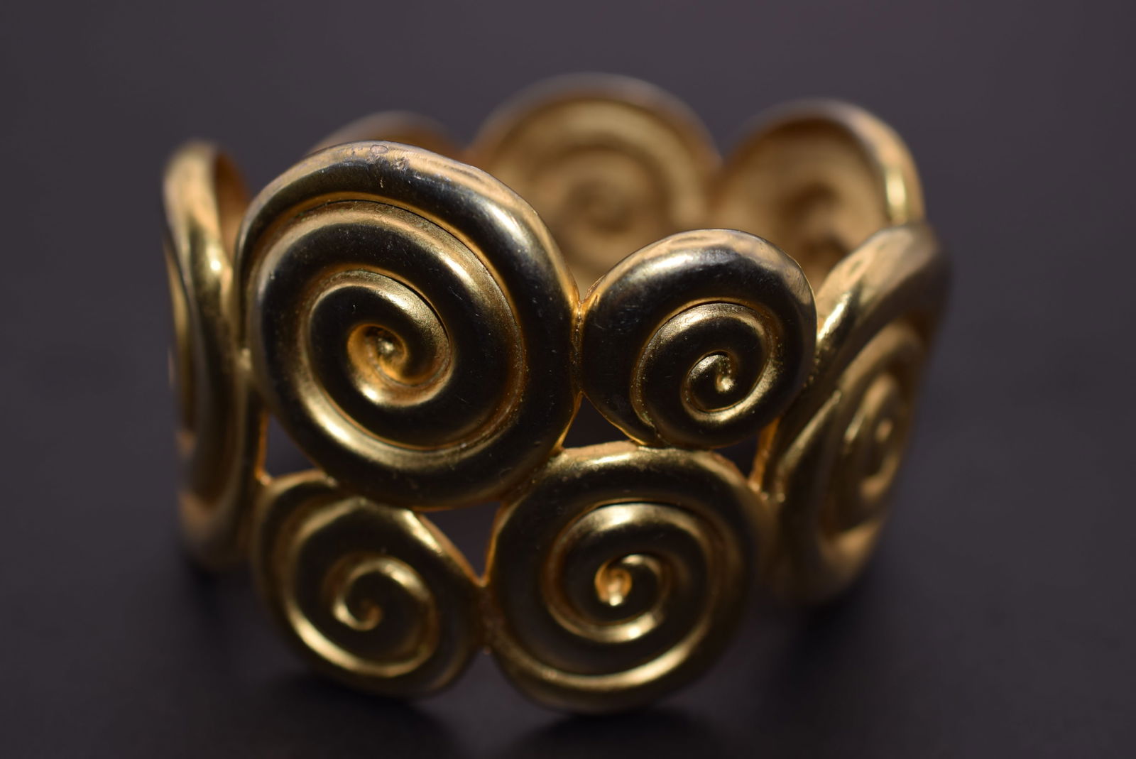 KJL Kenneth J Lane Mega Swirl Hinged Bracelet Signed Lot 68: KJL Kenneth J Lane Mega Swirl Hinged Bracelet Signed ?KJL inside and measures 2 1/8" across the iside and is 2" wide