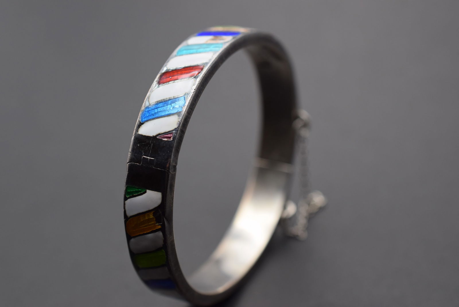 Siam 925 Sterling Enamel Thick Vintage Colored Bracelet Rare Lot 78: Siam 925 Sterling Enamel Thick Vintage Colored Bracelet Rare signed inside Siam 925 Sterling and weighs 21 grams has a safety chain