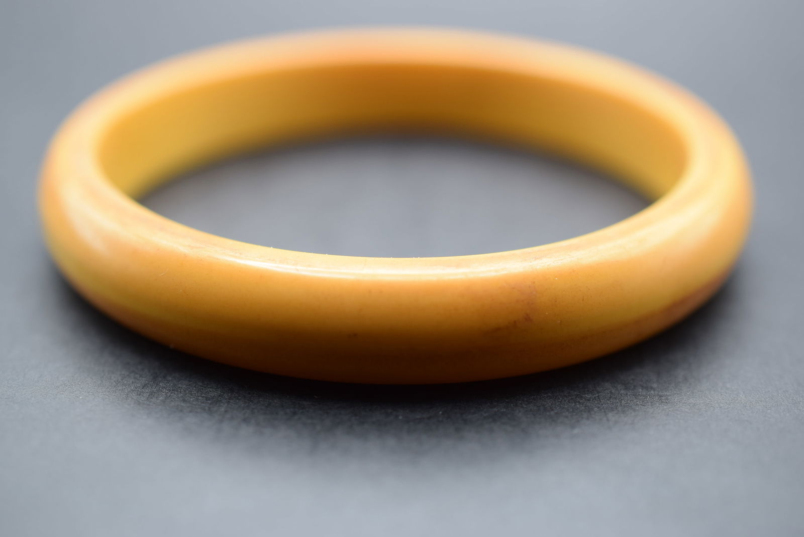 EggYolk Bakelite Bangle Bracelet Vintage Lot 90 (1 of 3)