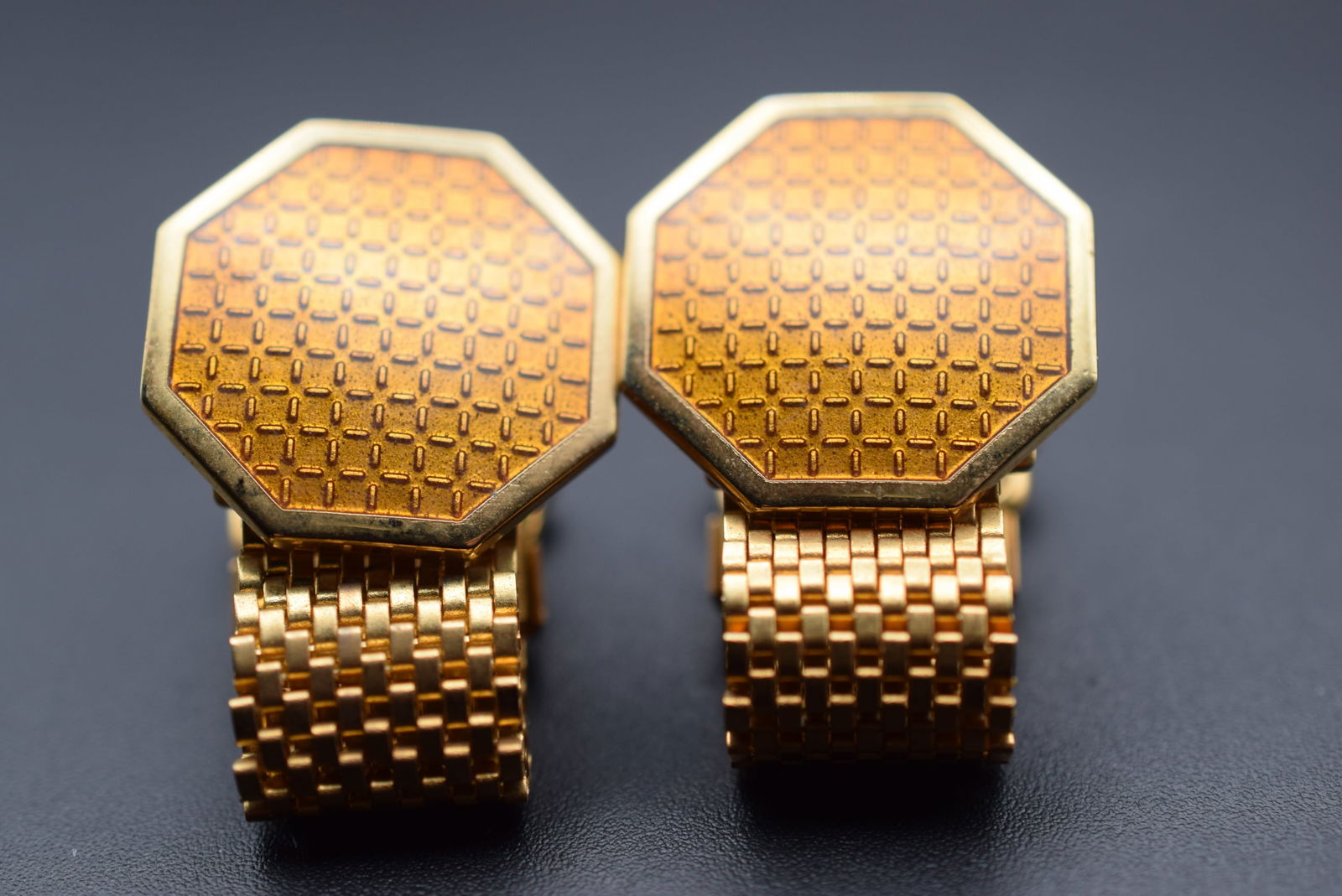 Swank Enamel Mesh Amazing Cufflinks Vintage Signed Lot# DG 91: Swank Enamel Mesh Amazing Cufflinks Vintage Signed measures 7/8" x 1 1/4" signed Swank on the side