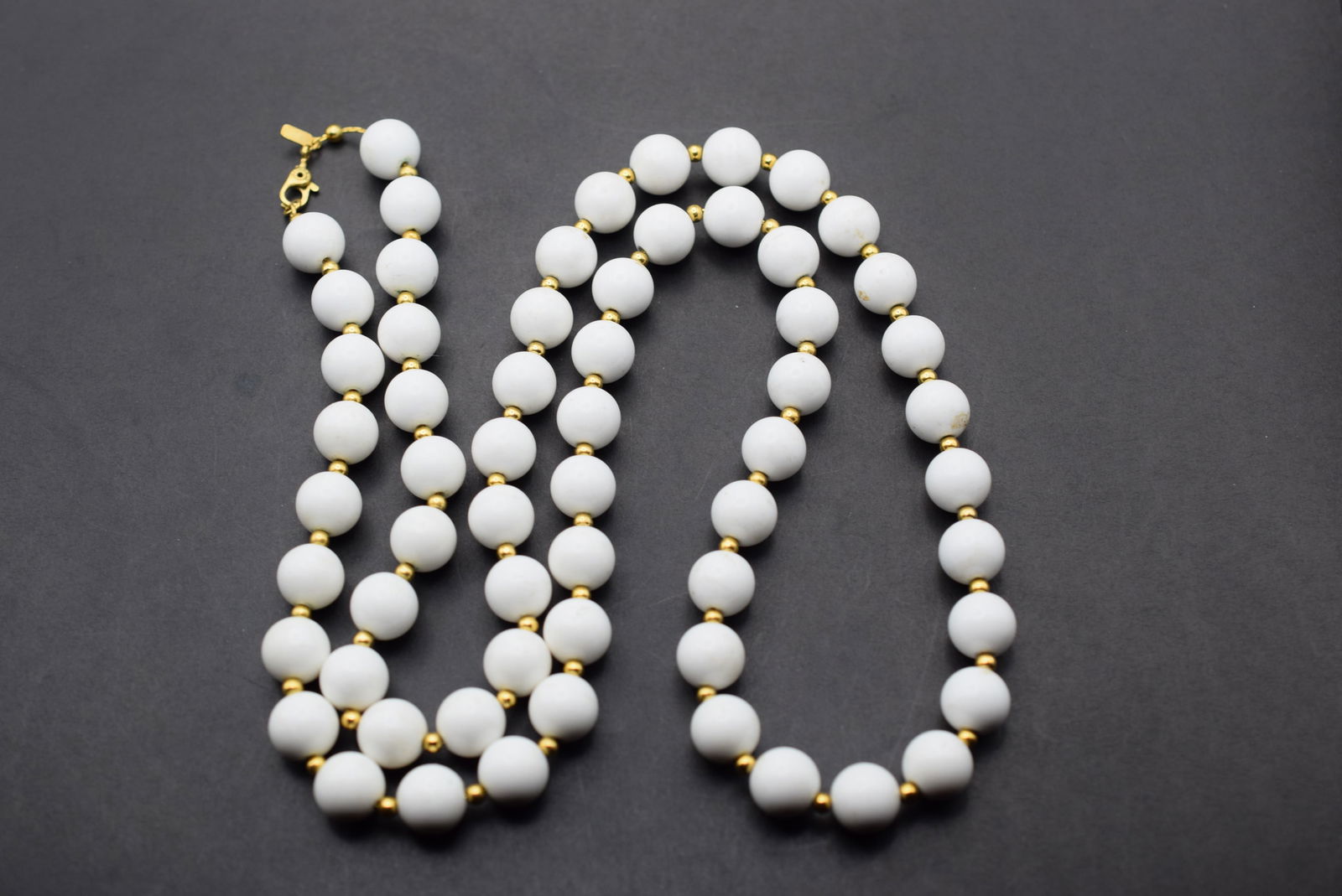 Monet Beads on a chain vintage Lot 101 (1 of 3)