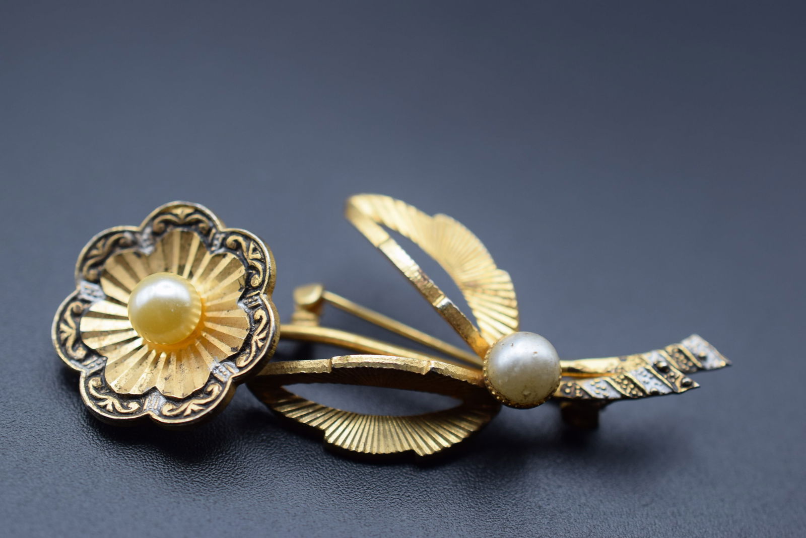 Damascene Spain Enamel Flower Brooch Pin Vintage Lot 124 (1 of 2)