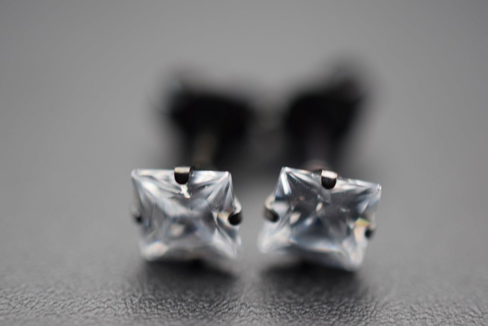 Sterling Silver 925 CZ 5mm Studs Pierced Earrings Lot# DG 149 (1 of 3)