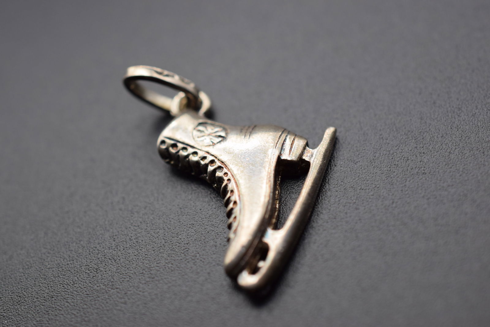 Sterling Silver 925 Skate Figure Skating Pendant Charm Lot# DG 154: Sterling Silver 925 Skate Figure Skating Pendant Charm measures 1" x 7/8" plus bale signed 925 on the bale weighs 5.95 grams