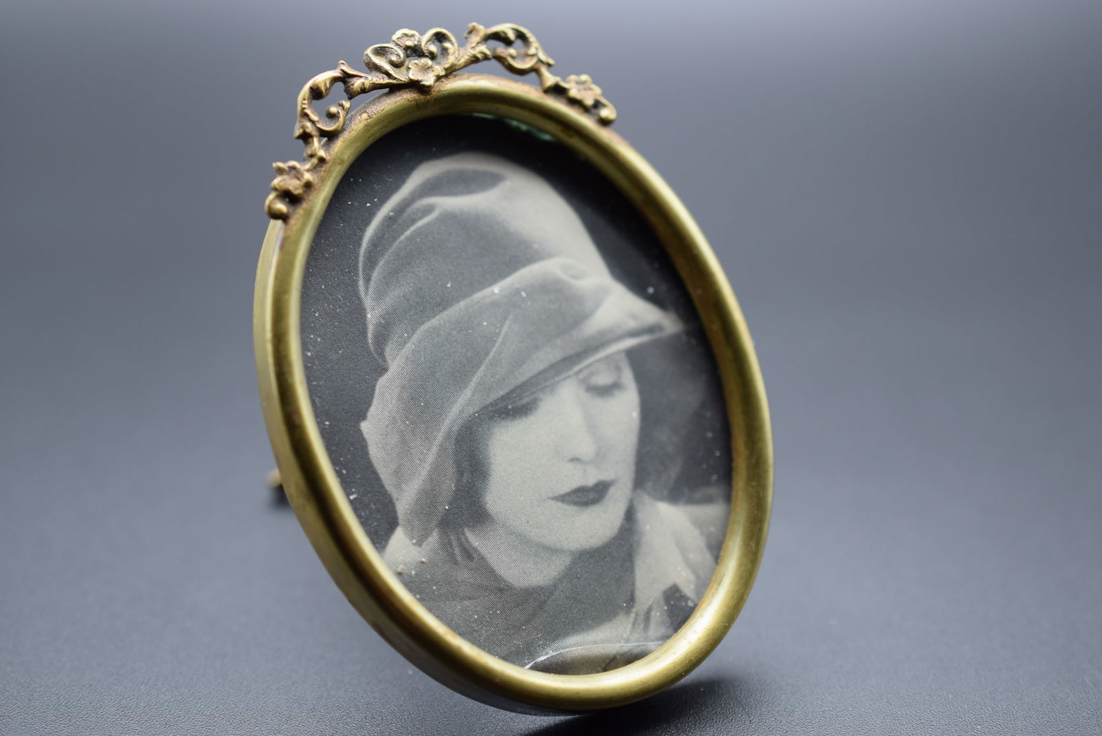 Antique Brass Picture Frame Lot# DG 178 (1 of 3)