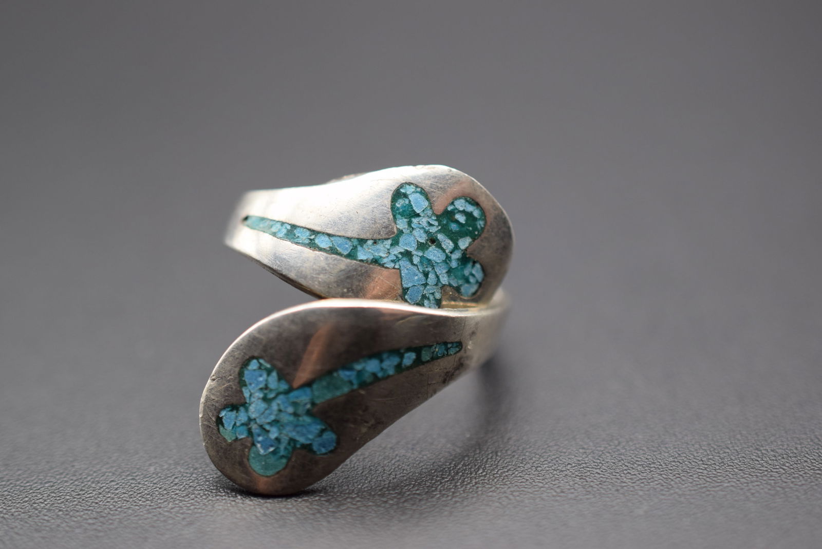 Inlaid Turquoise Mexico Sterling Silver 925 Ring Size 3 Lot 208: Inlaid Turquoise Mexico Sterling Silver 925 Ring Size 3 but adjustable one size !!Weighs 3 grams Top measures 1" signed MEXICO CPR 925 2 INSIDE A BELL Eagle