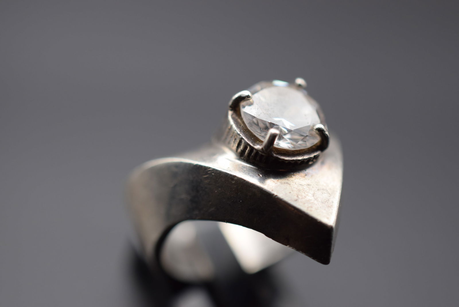 HUGE Solitaire CZ V Shape Sterling Silver 925 Ring Size 7.25 Lot 230 (1 of 4)