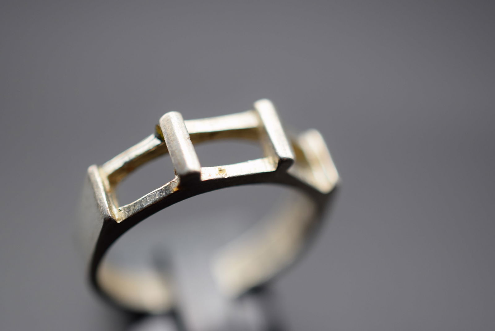 Modernist Sterling Silver 925 Ring Size 8.5 Lot 251 (1 of 2)