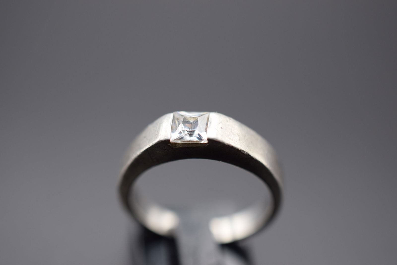 CZ Crystal Solitaire Sterling Silver 925 Ring Size 5 Lot 255 (1 of 3)