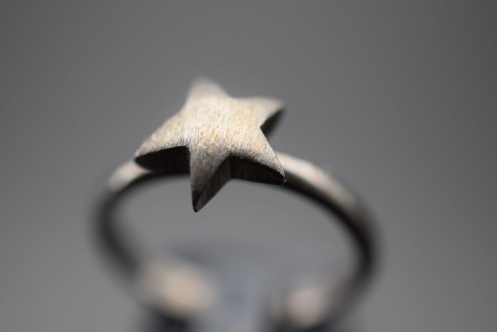 Kranz Ziegler Story Matt Star Black Sterling Silver 925 Ring Size 5.75 Lot 257: Kranz Ziegler Story Matt Star Black Sterling Silver 925 Ring Size 5.75 Weighs 2.48 grams Top measures 3/8" signed 925