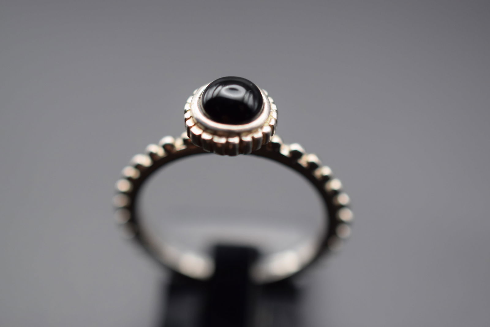 Onyx Dots Dots and More Dots Sterling Silver 925 Ring Size 6 Lot 273: Onyx Dots Dots and More Dots Sterling Silver 925 Ring Size 6 Weighs 2.12 grams Top measures 3/8" signed 925 RJ