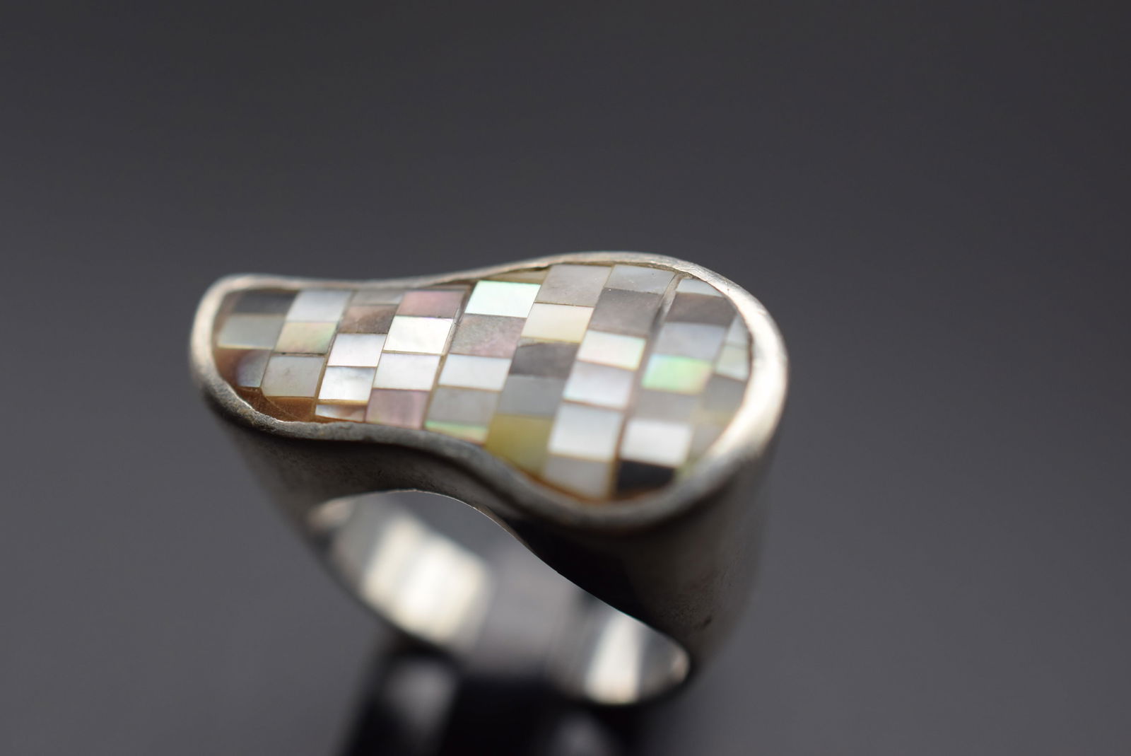 Micro Mosaic Mother of Pearl Sterling Silver 925 Ring Size 7 Lot 275: Micro Mosaic Mother of Pearl Sterling Silver 925 Ring Size 7 Weighs 10.35 grams Top measures 1" x 1/2" signed STG