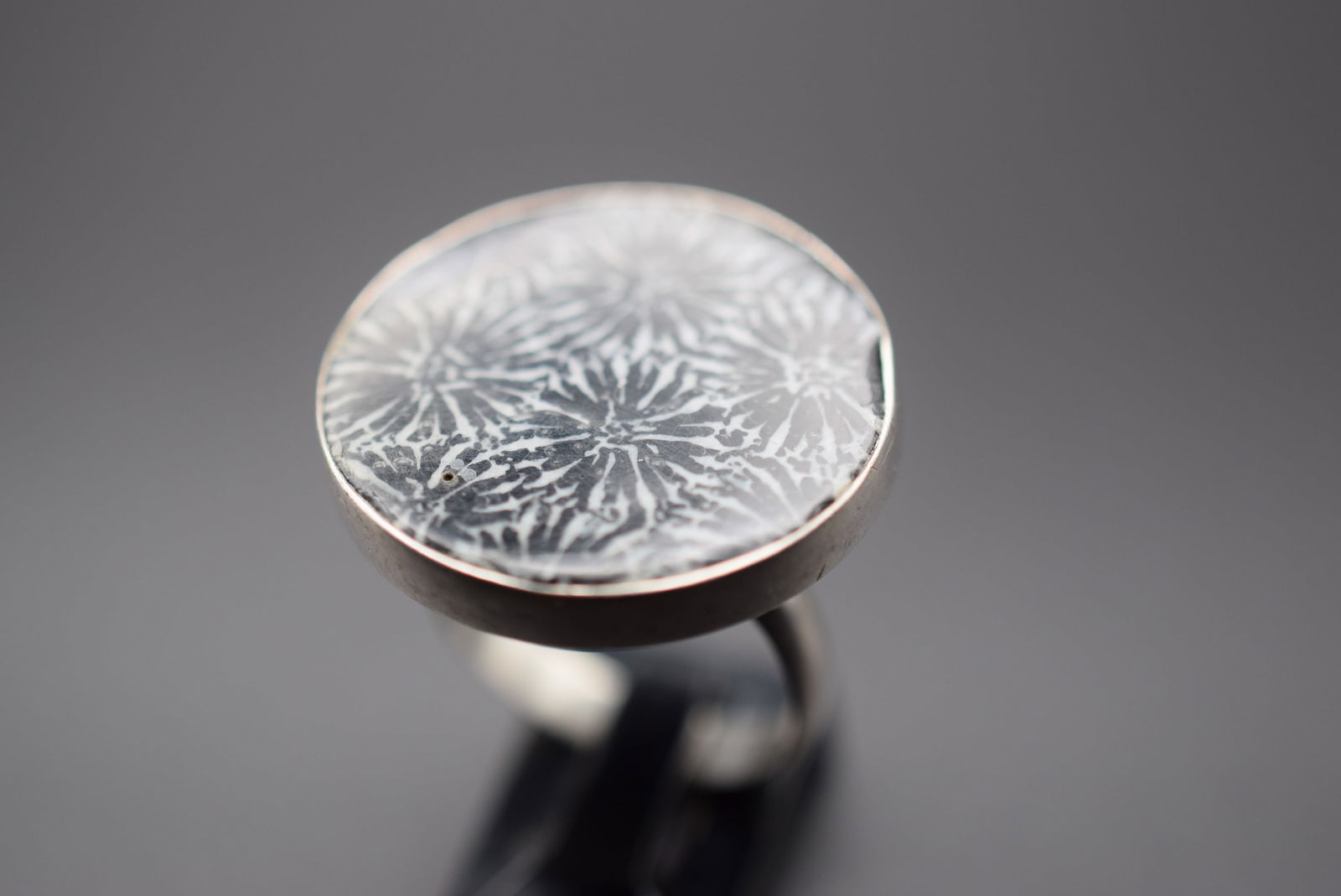 Mottled Flowers Glass Mega Top Sterling Silver 925 Ring One Size Lot 304 (1 of 6)