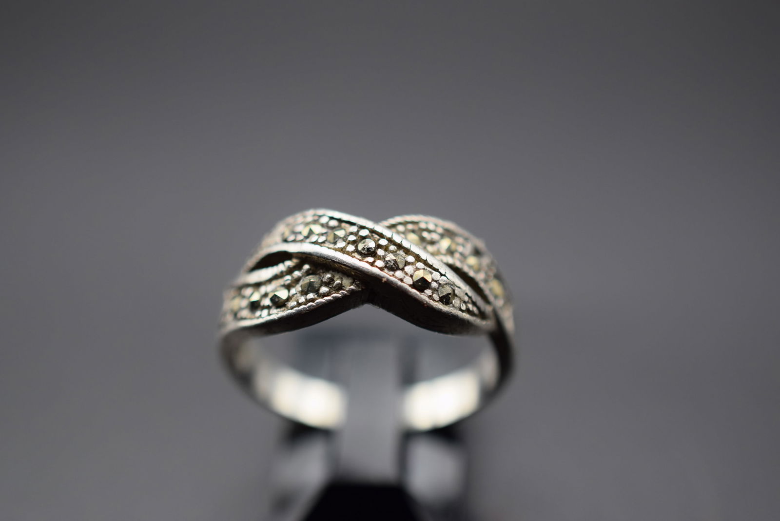 Marcasite double cross over Sterling Silver 925 Ring Size 8 Lot 306 (1 of 3)