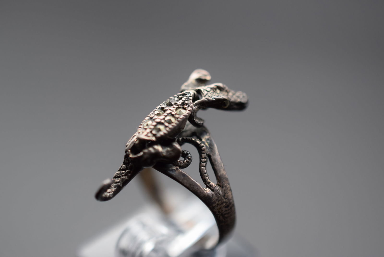 Aligator Moveable Marcasite Sterling Silver 925 Ring Size 8 Lot 384: Aligator Moveable Marcasite Sterling Silver 925 Ring Size 8 Weighs 4.18 grams Top measures 1" x 1/2" head and tail move signed 25