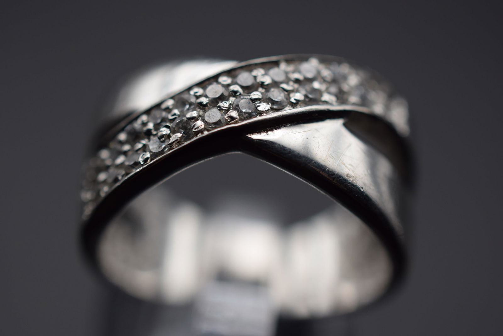 Criss Cross Over CZ Bands Sterling Silver 925 Ring Size 8 Lot 401 (1 of 6)