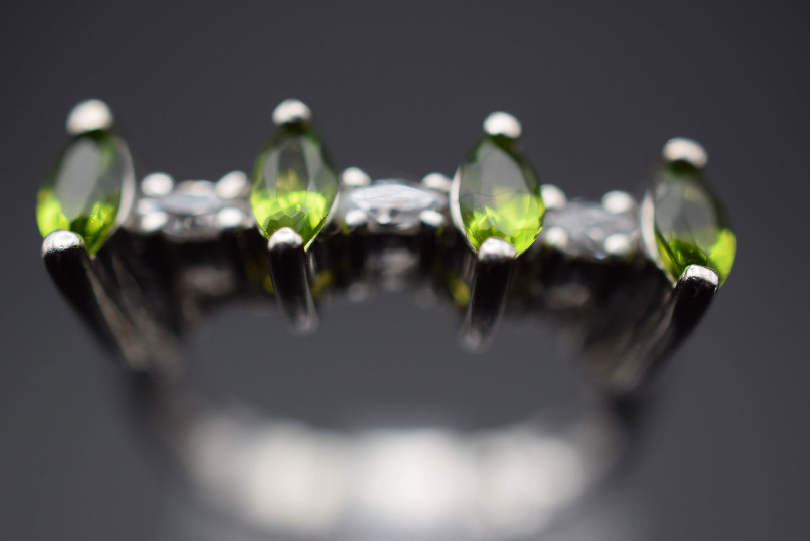 Wow Cocktail Ring Stunner CZ Sterling Silver 925 Ring Size 7 Lot 413: Wow Cocktail Ring Stunner CZ Sterling Silver 925 Ring Size 7 Weighs 5.66 grams Top measures 1" signed 925