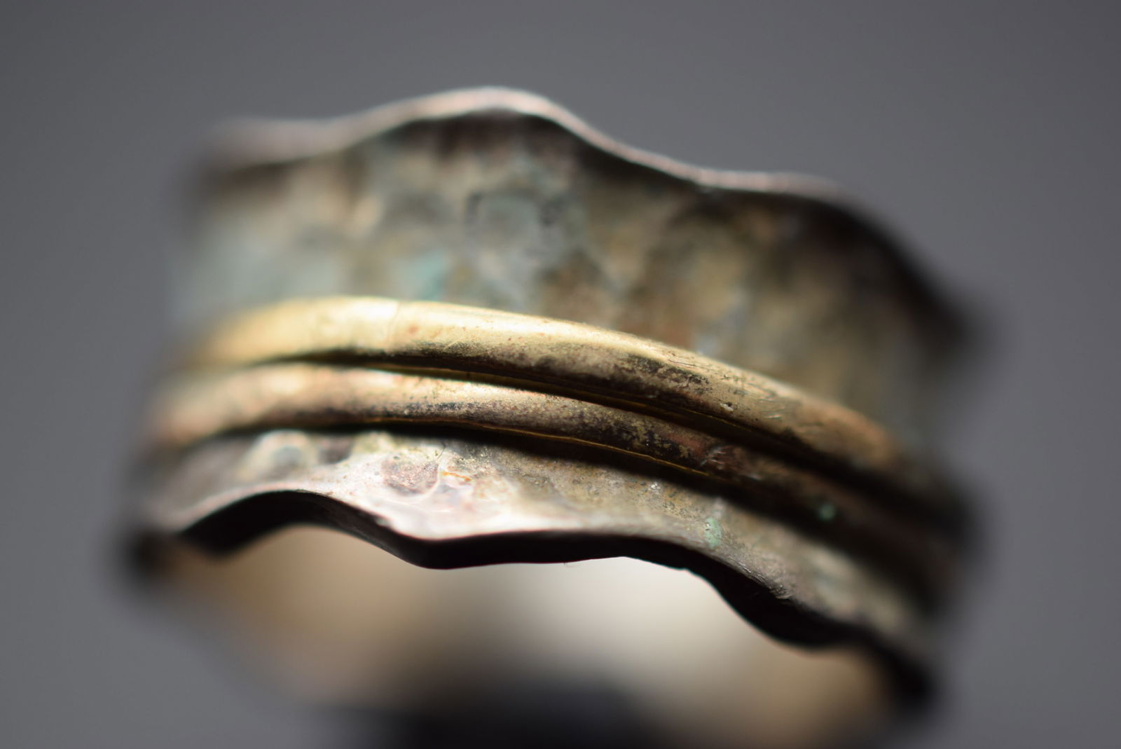 Brutalist Spinner Band Sterling Silver 925 Ring Size 8.25 Lot 437: Brutalist Spinner Band Sterling Silver 925 Ring Size 8.25 Weighs 5.84 grams Top measures 1/2" signed 925