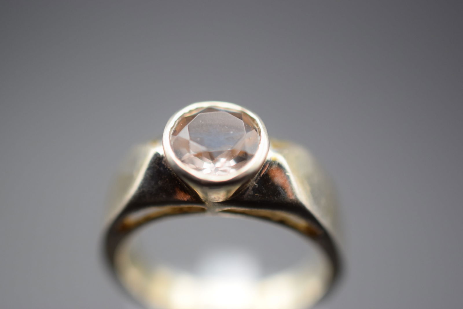 CZ Peach Solitaire Sterling Silver 925 Ring Size 9.25 Lot 449: CZ Peach Solitaire Sterling Silver 925 Ring Size 9.25 Weighs 7.73 grams Top measures 1/4" signed 925