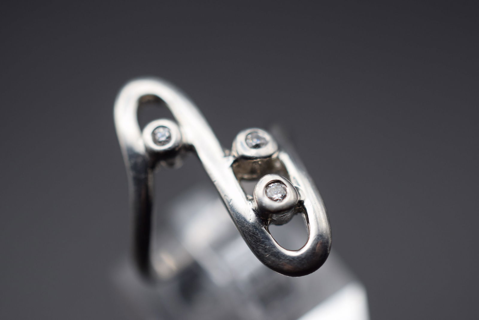 Modernist CZ Sterling Silver 925 Ring Size 8.25 Lot 451 (1 of 4)