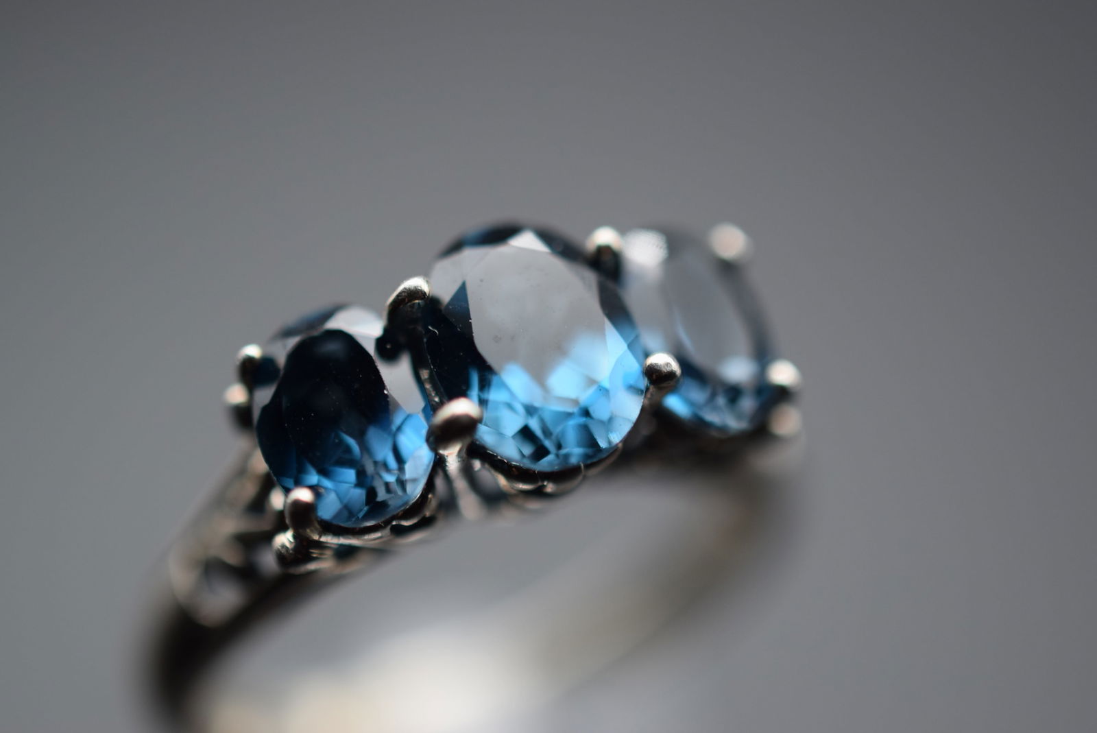 Bermuda Blue CZ Cutwork Sterling Silver 925 Ring Size 9 Lot 463: Bermuda Blue CZ Cutwork Sterling Silver 925 Ring Size 9 Weighs 4.21 grams Top measures 3/8" signed 925