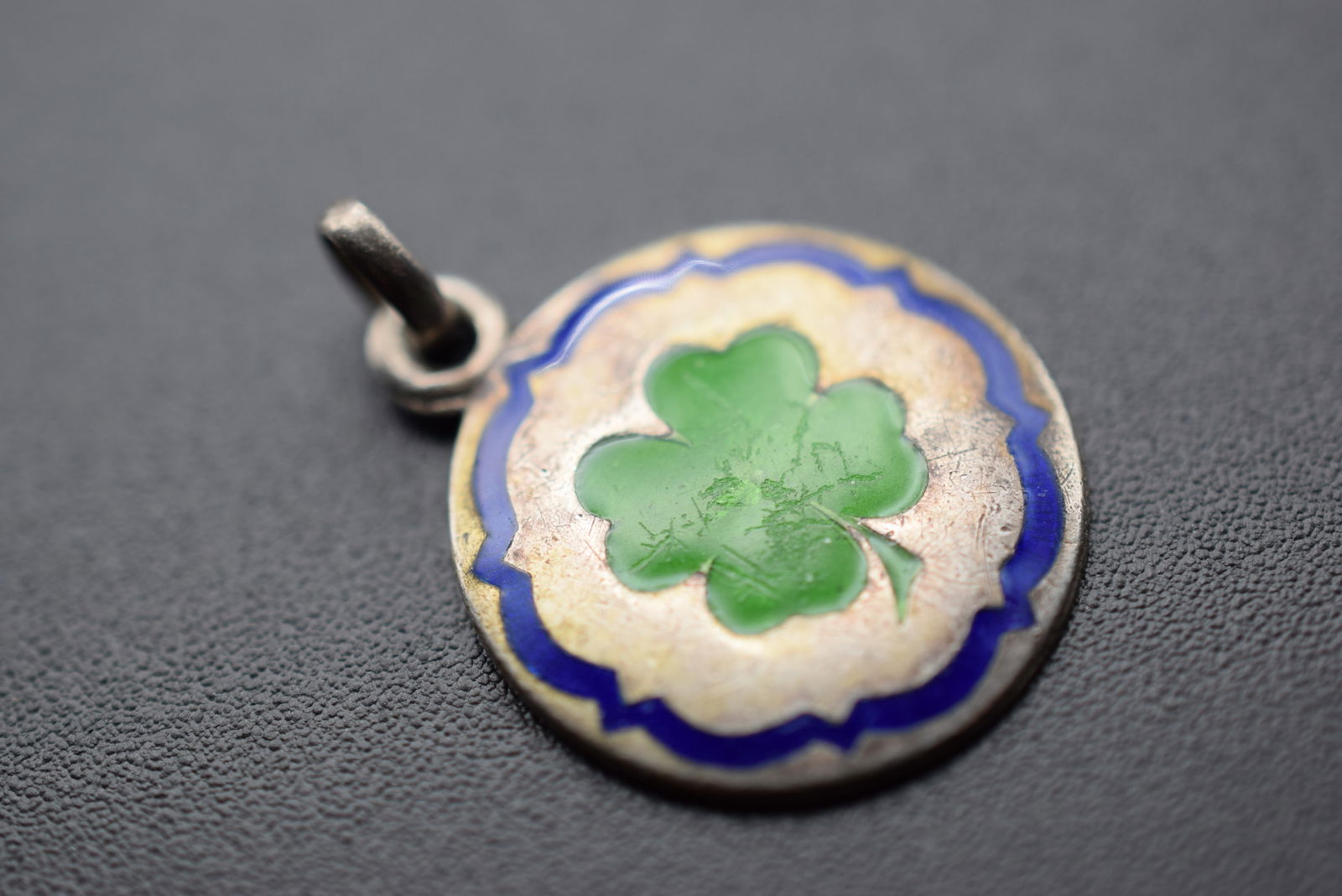 Lucky Irish Enamel Vintage Clover Pendant Charm Sterling Silver 800 Lot# DG 473: Lucky Irish Enamel Vintage Clover Pendant Charm Sterling Silver 800 measures 5/8" in diameter plus the bale signed on the back 800 weighs 2.42 grams