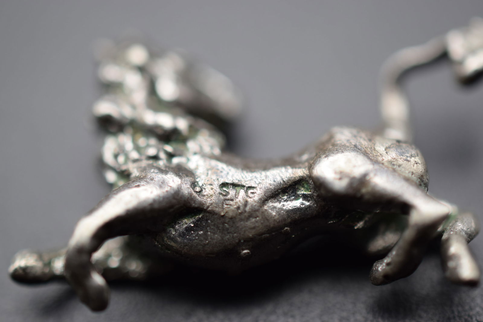 Lion Horse Sterling Trinket pendant hook missing Vintage Lot# DG 499: Lion Horse Sterling Trinket pendant hook missing Vintage measures 1" x 3/4" signed STG for Sterling on the side and weighs 5.49 grams