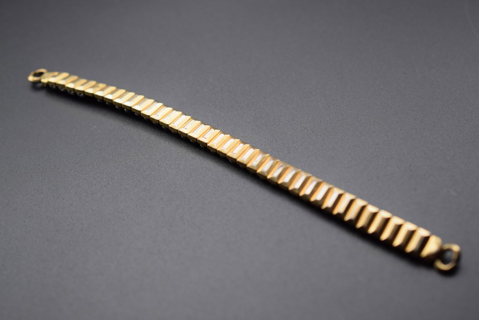 Watch Band Stretch Gold Filled Vintage 1940's Lot# DG 587: Watch Band Stretch Gold Filled Vintage 1940's measures 5 1/2" x 3/8" unstretched can stretch to 8" signed inside on the links Custom Size Pat Pend