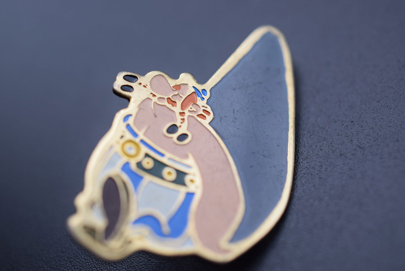 1978 Asterix Oberlix Enamel Brooch Pin Signed Vintage Lot 624: 1978 Asterix Oberlix Enamel Brooch Pin Signed Dargaud 78 Measures 1 5/8 X 1 1/8"