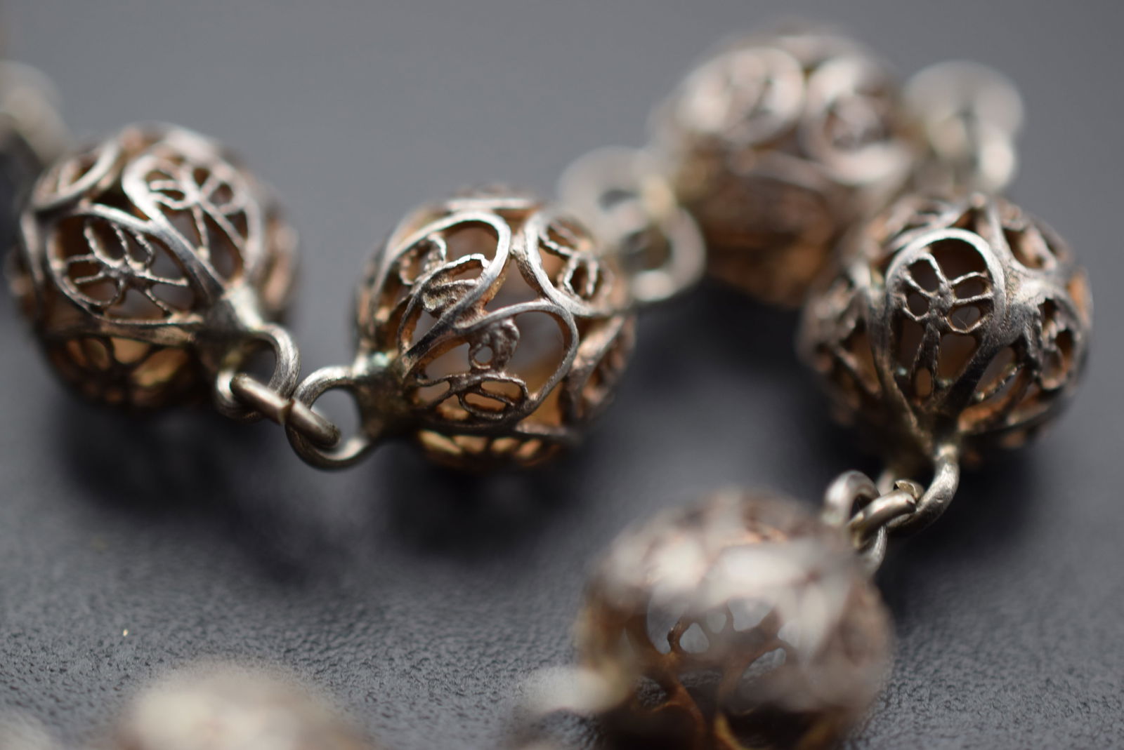 Middle Eastern Filligree Ball Bracelet Vintage Lot 638: Middle Eastern Filligree Ball Bracelet Vintage measures 7 3/8" long unsigned weighs 8.6 grams