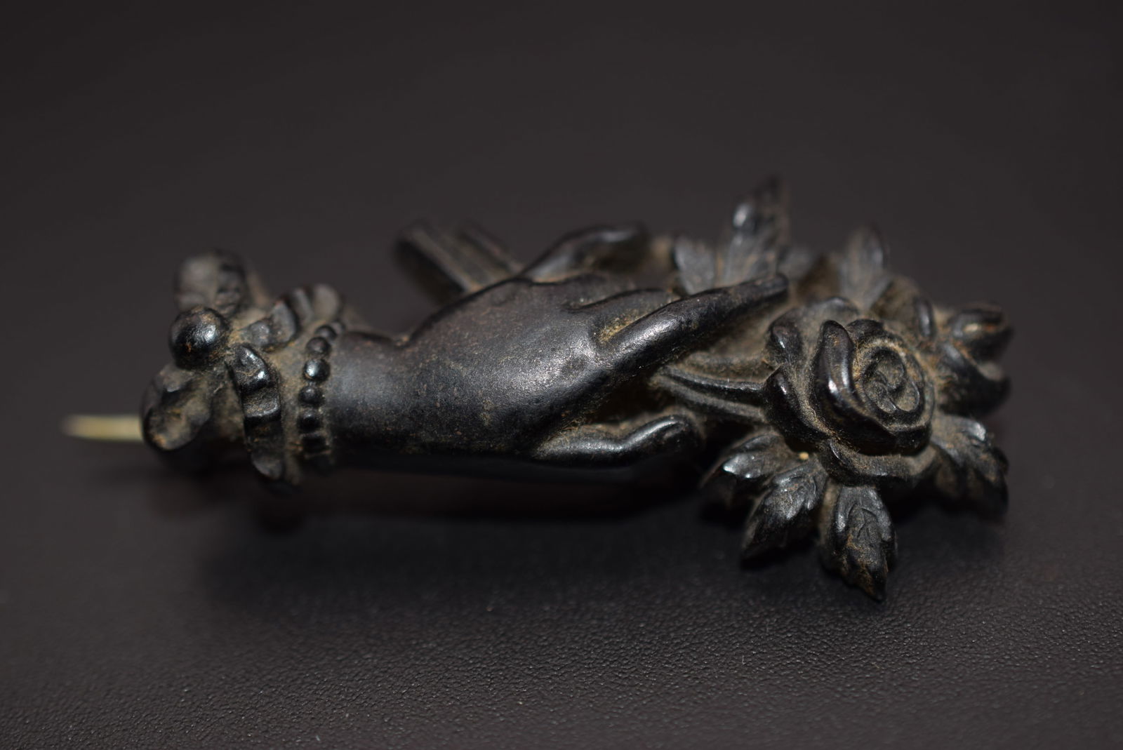 Outstanding Edwardian Gutta Percha Hand Brooch Pin Victorian Vintage Treasure Lot 660 (1 of 7)