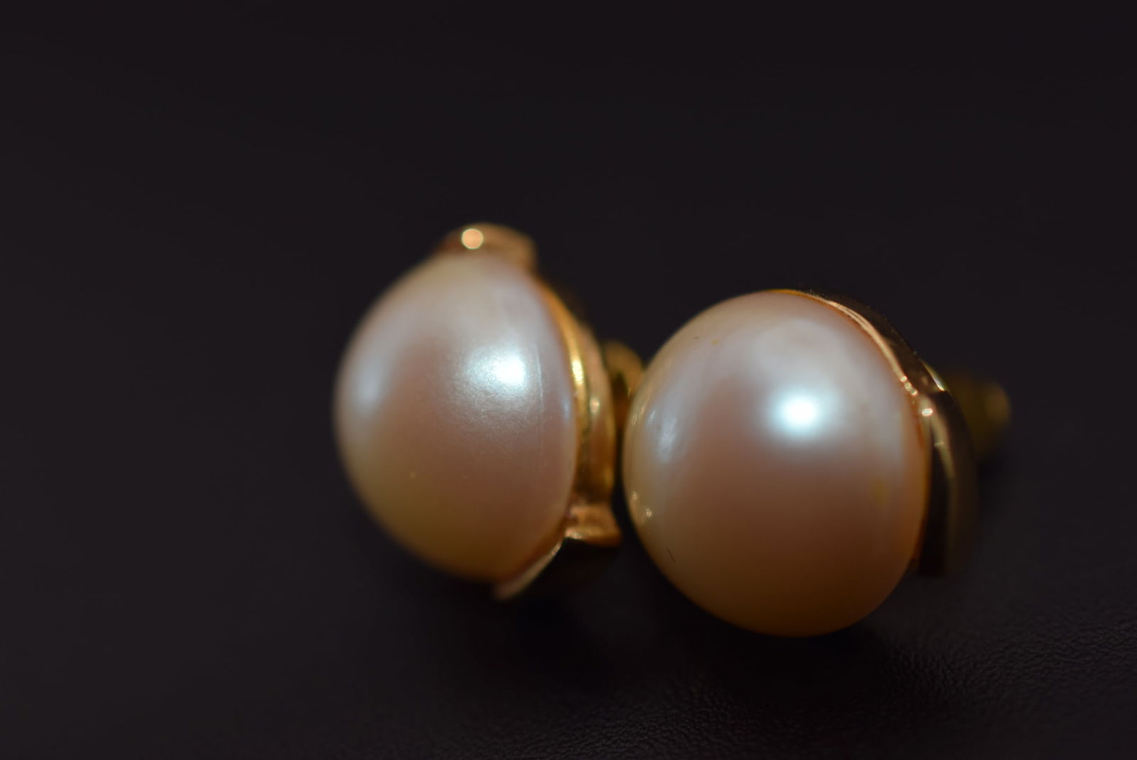 Faux Pearl Button Stud Earrings Pierced Lot 666 (1 of 4)