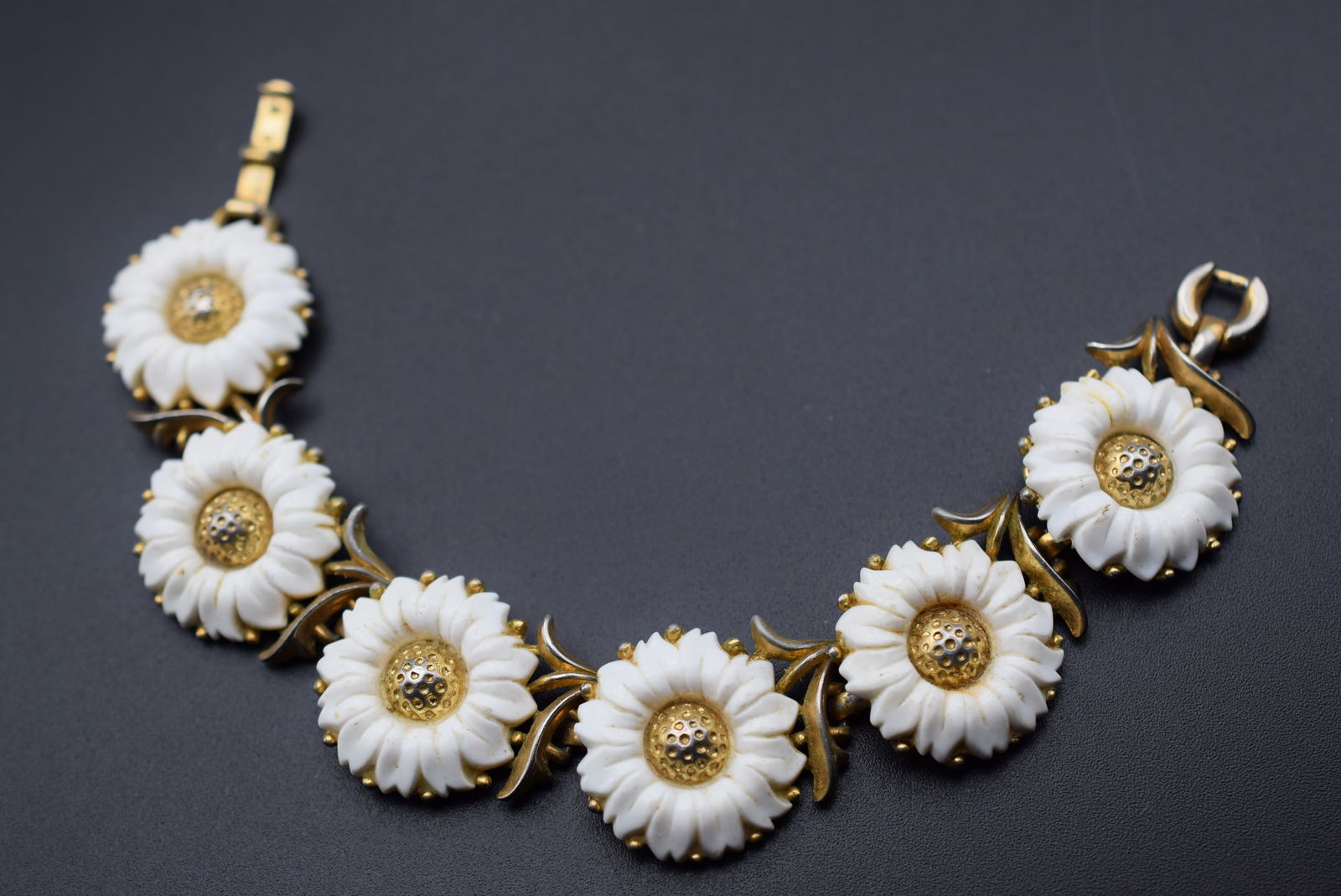 Trifari Sunflower 1940's Bracelet Signed Rare Lot# DG 686: Trifari Sunflower 1940's Bracelet Signed Rare signed on the clasp measures 7 1/4" x 1" see matching necklace lot 474