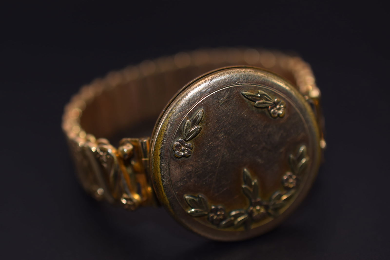 Edwardian Locket Bracelet watch Shape Vintage Lot 688 (1 of 7)