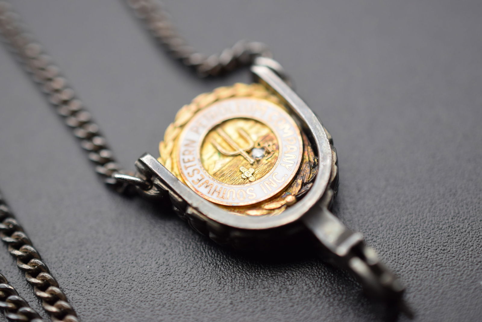 Soutwestern Petroleum Company Inc. Vintage Diamond movable Spur Sterling Lot 704: Soutwestern Petroleum Company Inc. Vintage Diamond movable Spur Sterling Silver 925 Necklace Weighs 13.24 grams Chain measures 21" long and is signed 925 on the clasp and the Pendant is Signed Sterlin