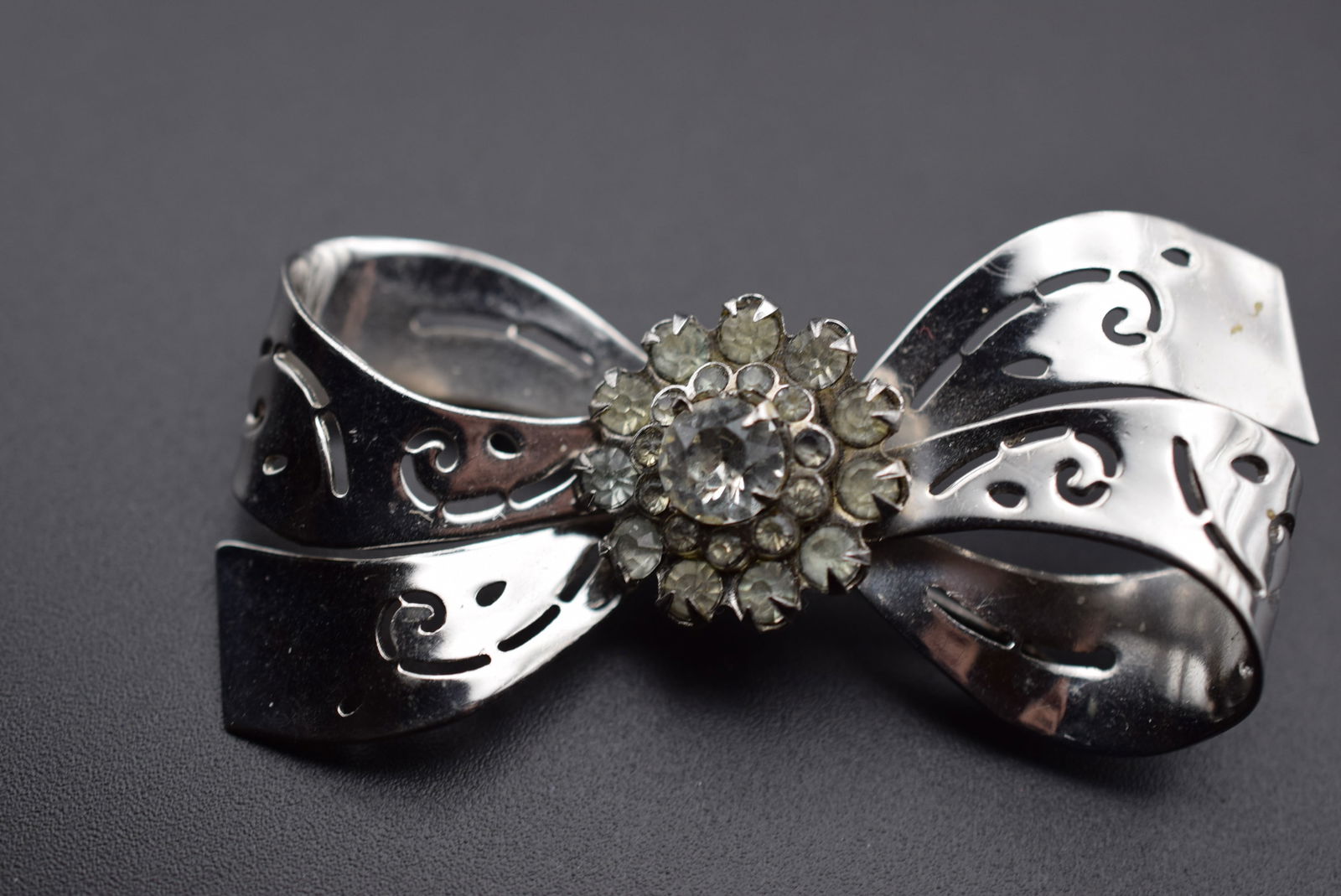 Coro Pegasus Vintage 1940's Bow Brooch Pin Lot 741 (1 of 3)