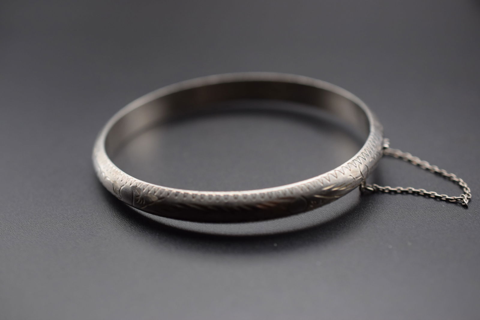 Hinged Etched Bangle Bracelet Sterling Silver 925 Lot 747 (1 of 3)