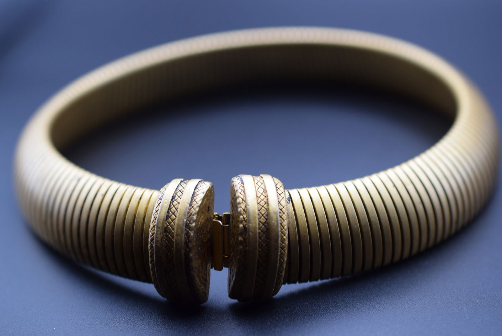 Les Bernard Vintage Collar Flex spring inside stretches ! Lot 768 (1 of 7)