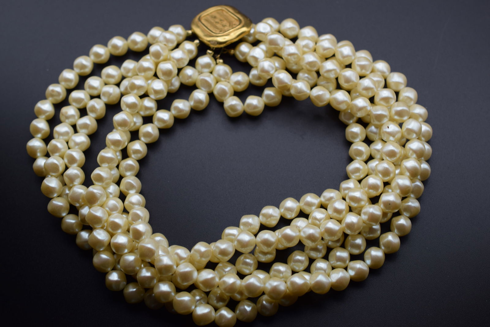 Carolee Egyption 6 strand faux pearls Neckalce Lot 770 (1 of 5)