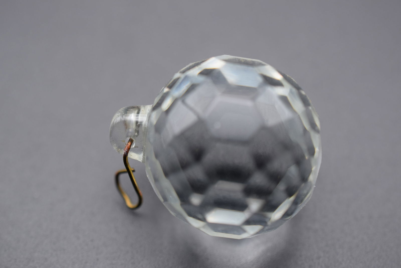 28mm Crystal Ball Vintage Lot# DG 795: 28mm Crystal Ball Vintage measures 28mm plus crystal bale