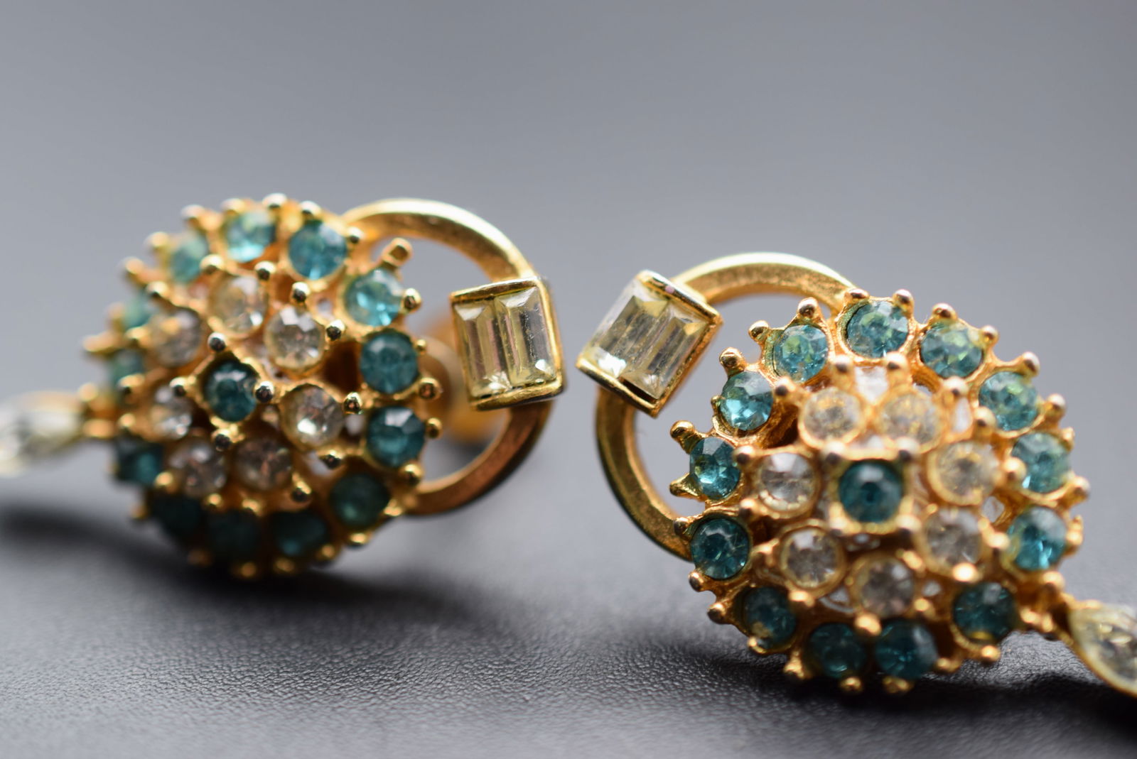 Rhinestone Screwback Vintage 1940's Earrings Lot# DG 804 (1 of 3)