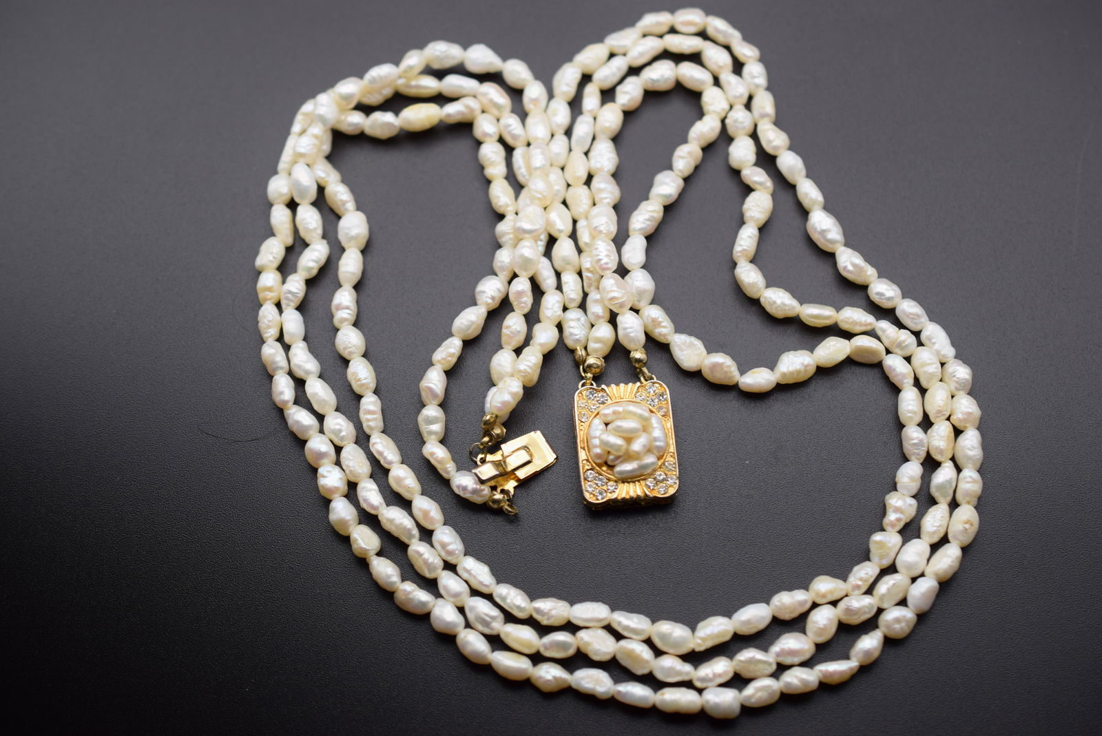 Triple Strand Freshwater Pearl Necklace Rhinestone Lot 816 (1 of 4)