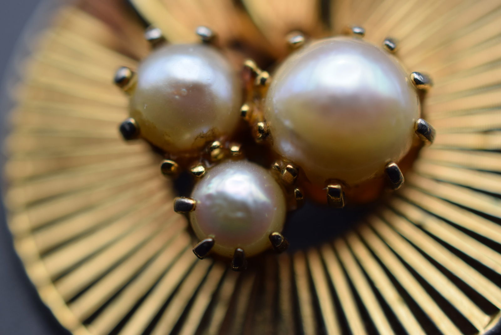 Pearl Brooch Pin early 1940's Vintage Lot# DG 818 (1 of 5)