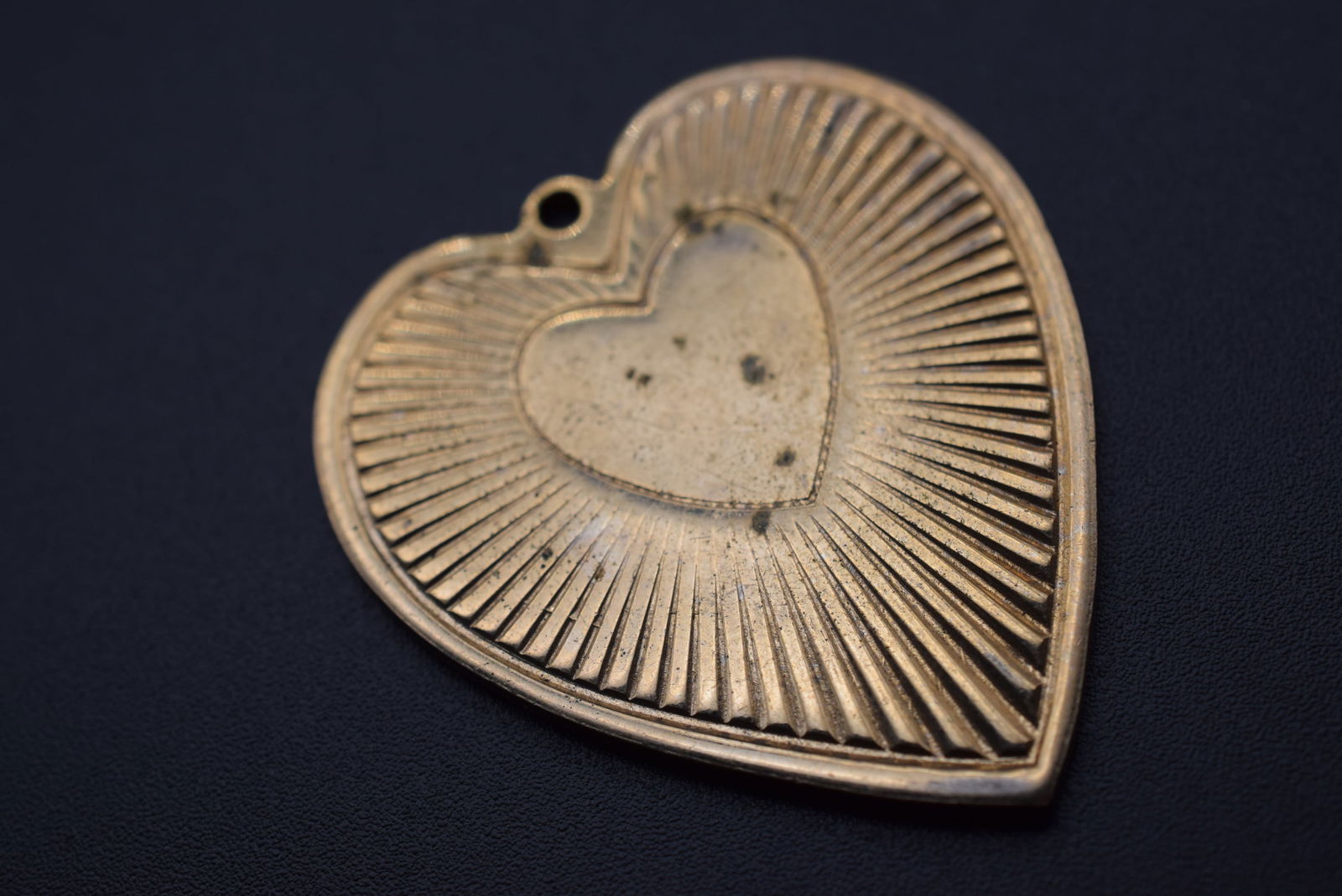 Heart Pendant Vintage Lot# DG 823 (1 of 2)