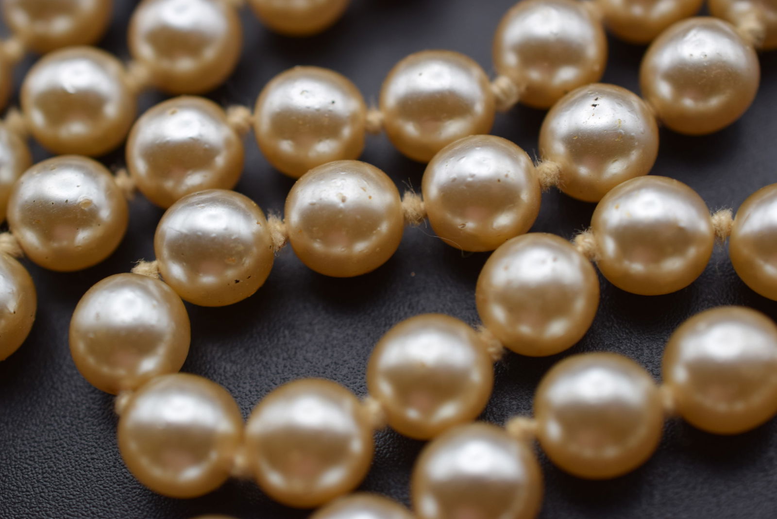 1940's Creme Color Glass Pearl Knotted Necklace Vintage Lot# DG 826: 1940's Creme Color Glass Pearl Knotted Necklace Vintage measures 27" long and they are 8mm