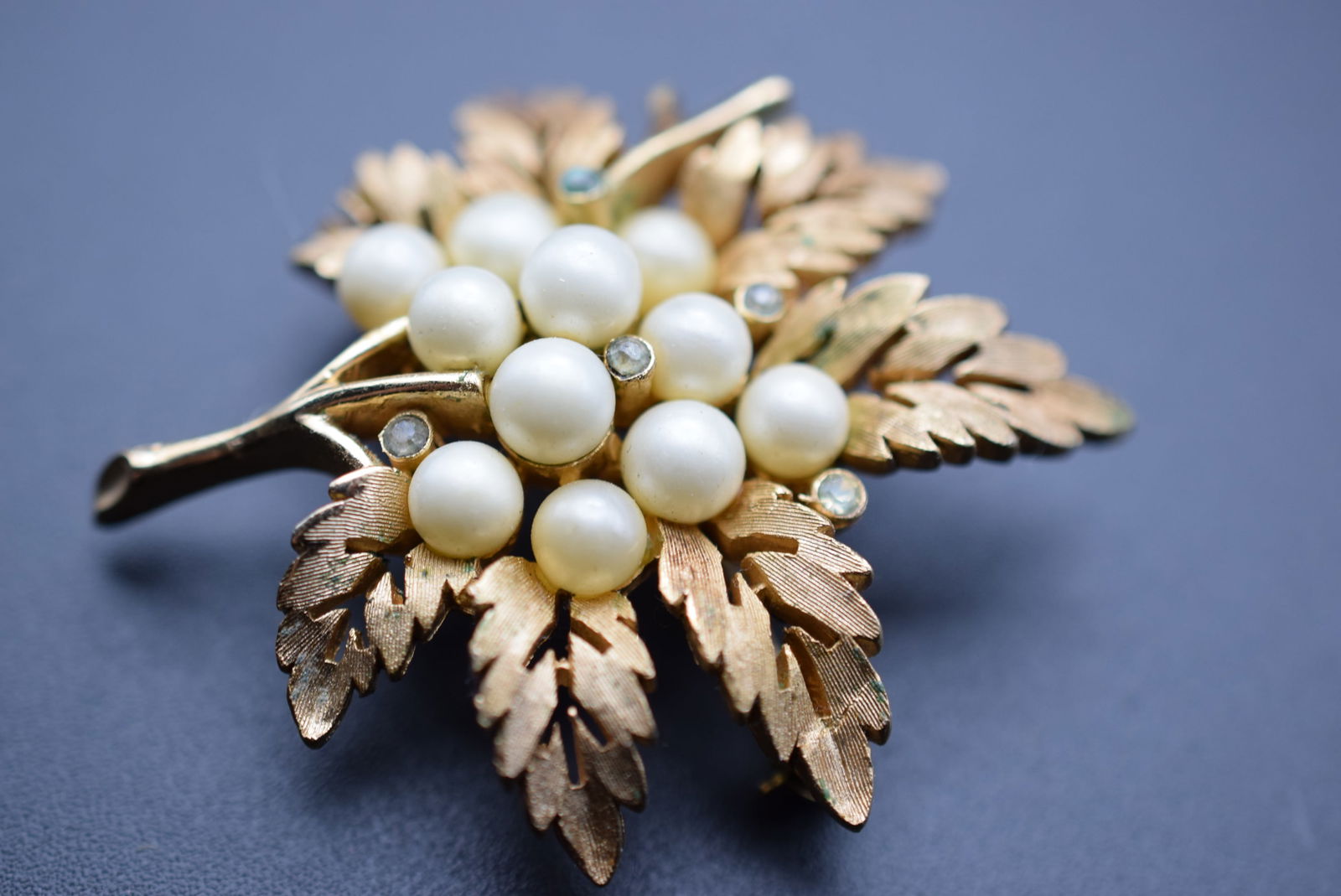 Trifari Vintage Gold and Pearls Brooch Pin Lot 855 (1 of 6)