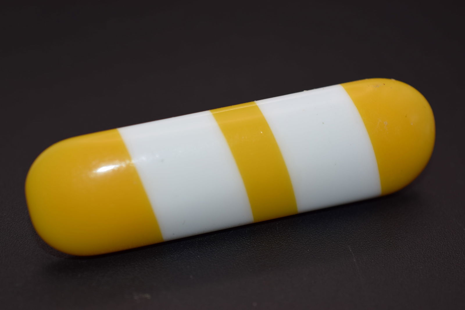 Vintage Hair Clip Barette Lot# DG 856: Vintage Hair Clip Barette measures 2 3/8" x 3/4"