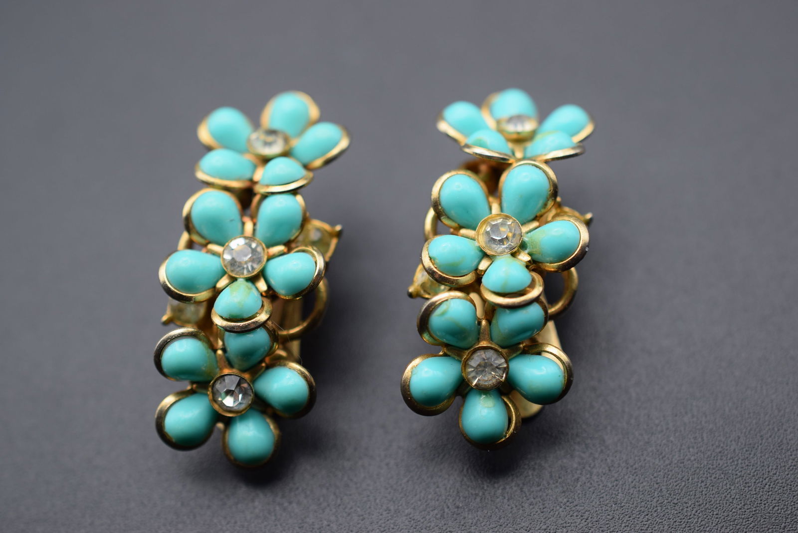 Faux Turquoise Flower 1940's Vintage Clip Earrings Lot# DG 864 (1 of 2)